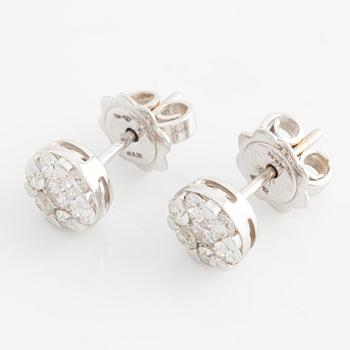 Earrings with brilliant-cut diamonds.