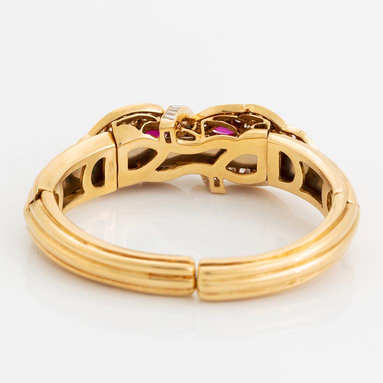 A necklace and a braclet in 18K gold set with faceted rubies.