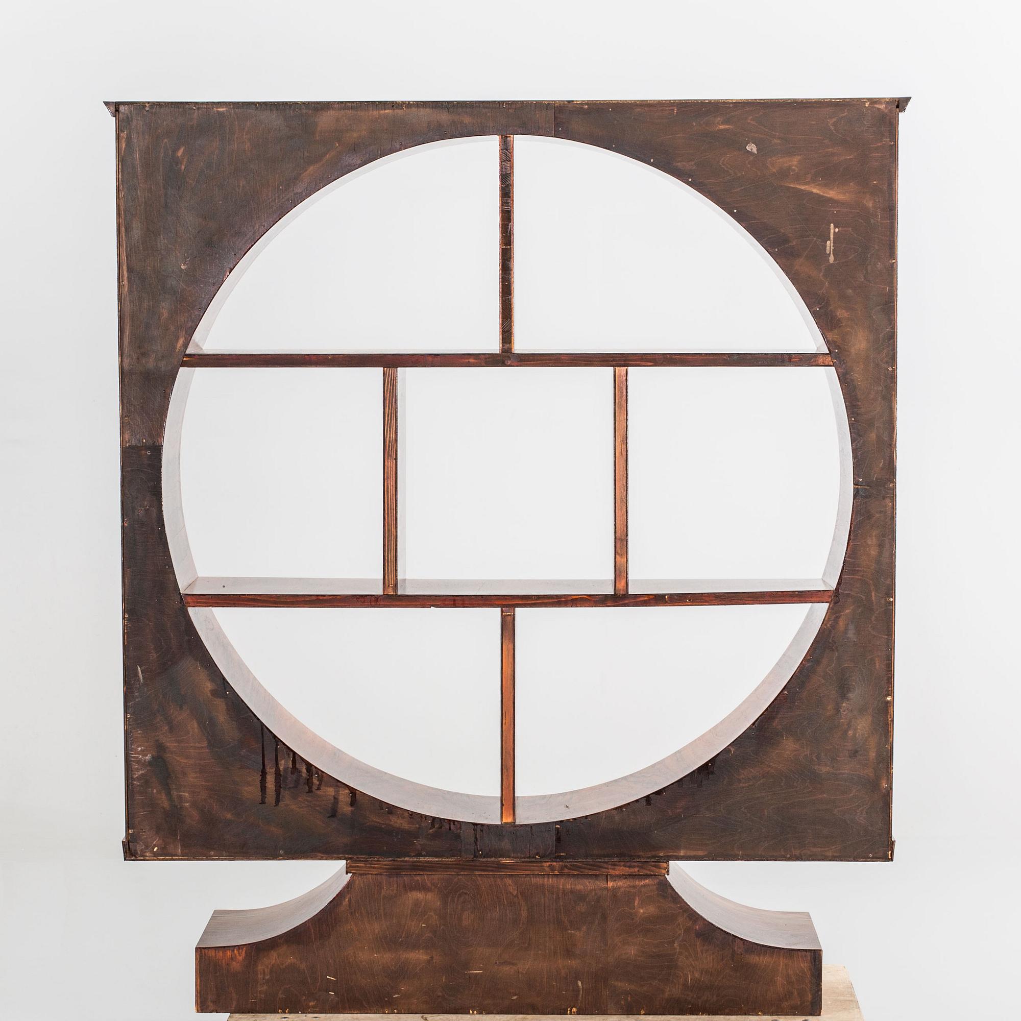 AN ART DECO STYLE BOOKSHELF FROM THE SECOND HALF OF THE 20TH CENTURY.