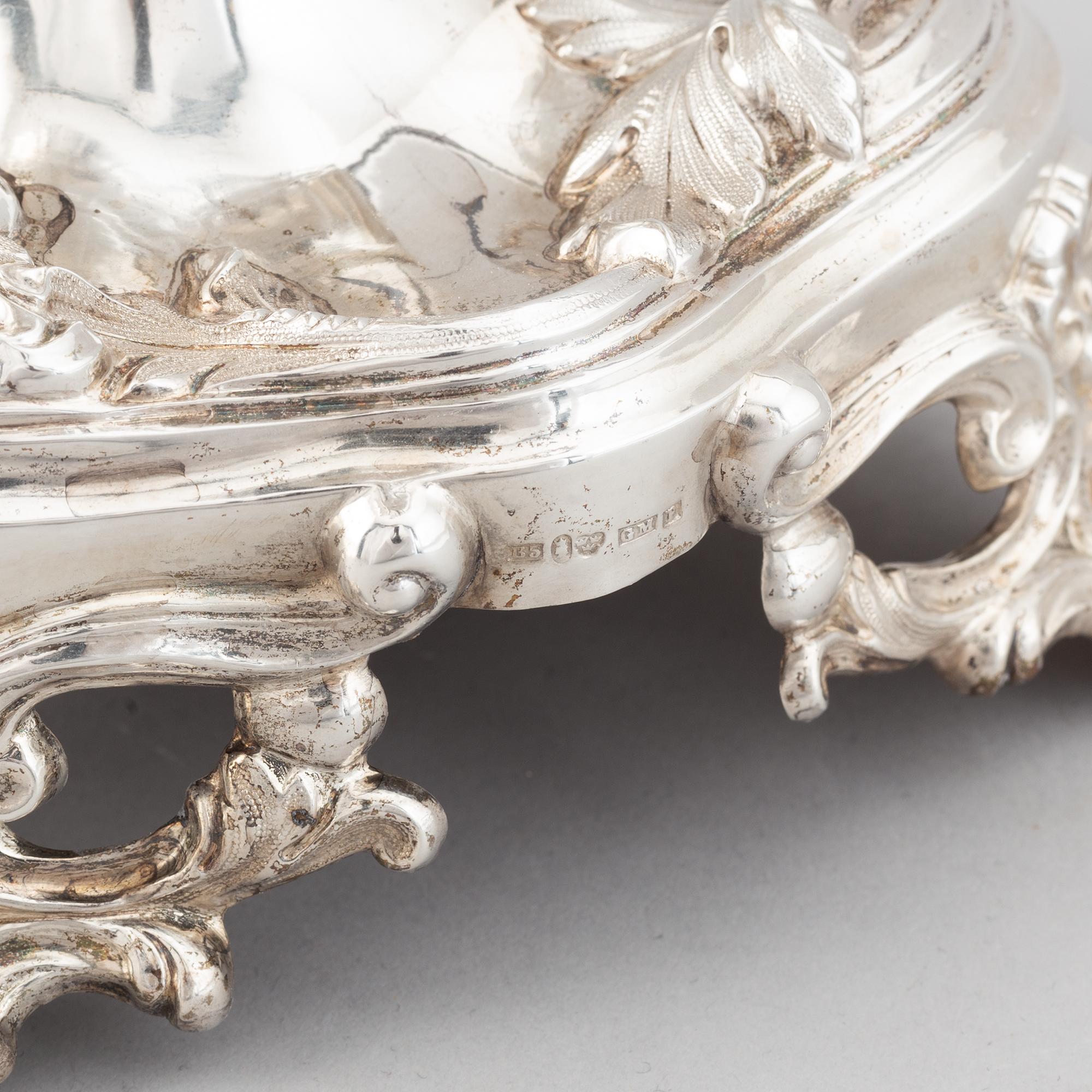 A Swedish mid 19th century silver urn, mark of Gustaf Möllenborg, Stockholm 1856.