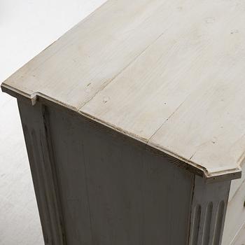 Chest of drawers, circa 1900, Gustavian style.