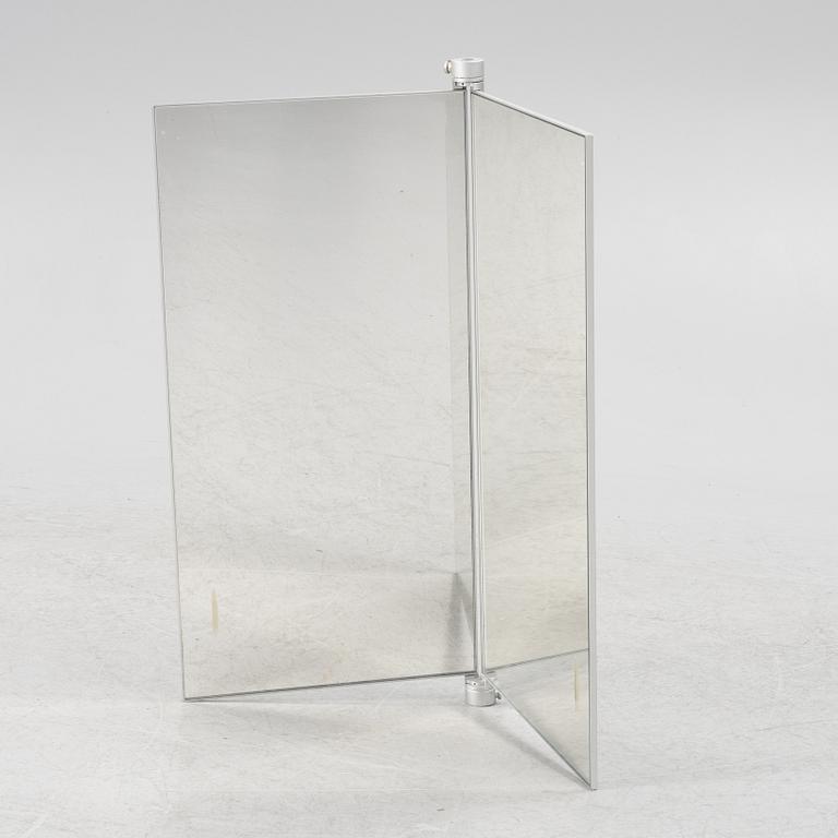 Petra Runge, a 'Book Mirror', DePadova.