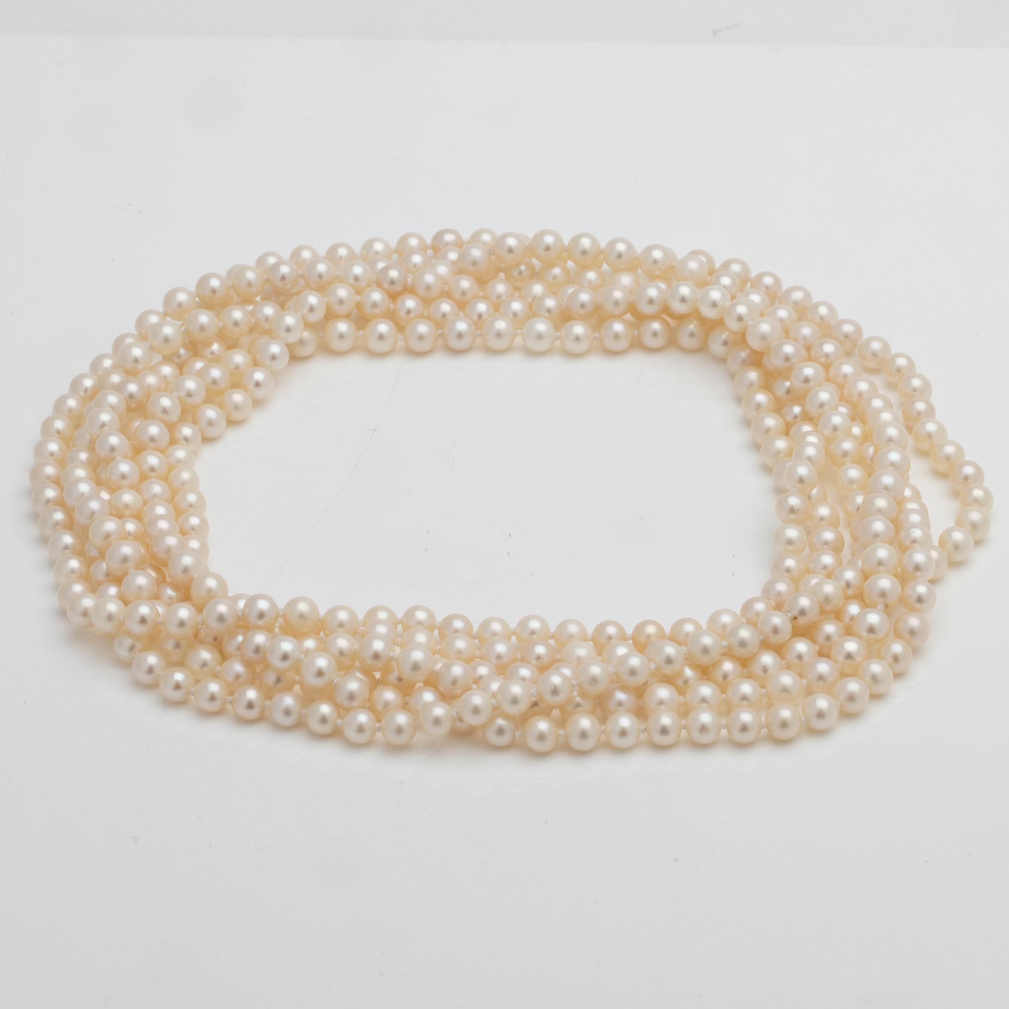 Pearl necklace of Akoya pearls.
