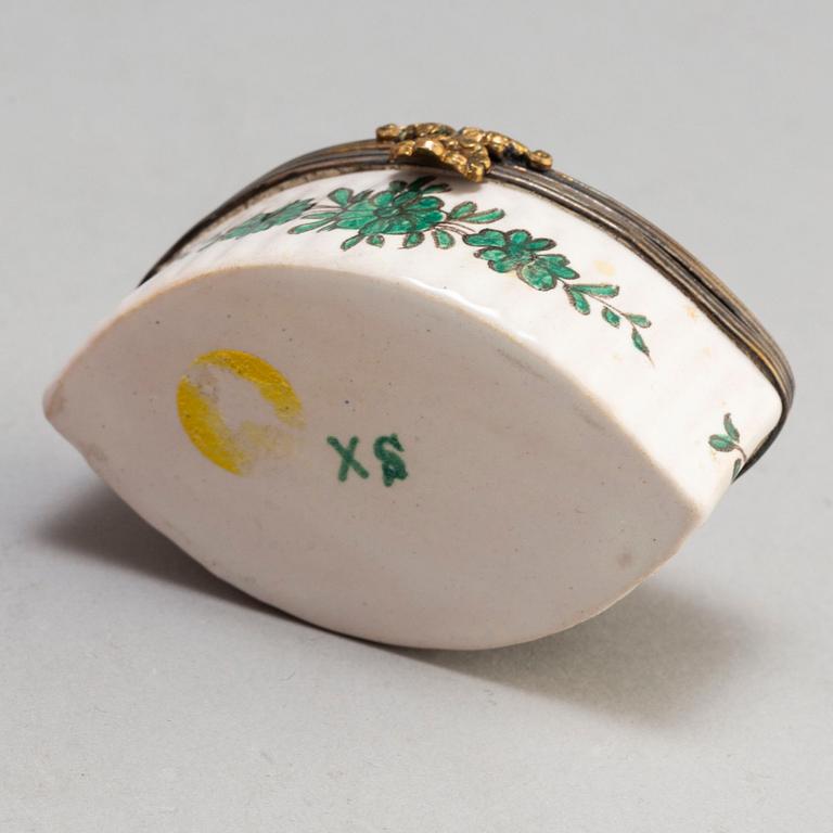 A famille rose armorial bowl, two enamel on copper dishes and an european box with cover, 18th/19th century.