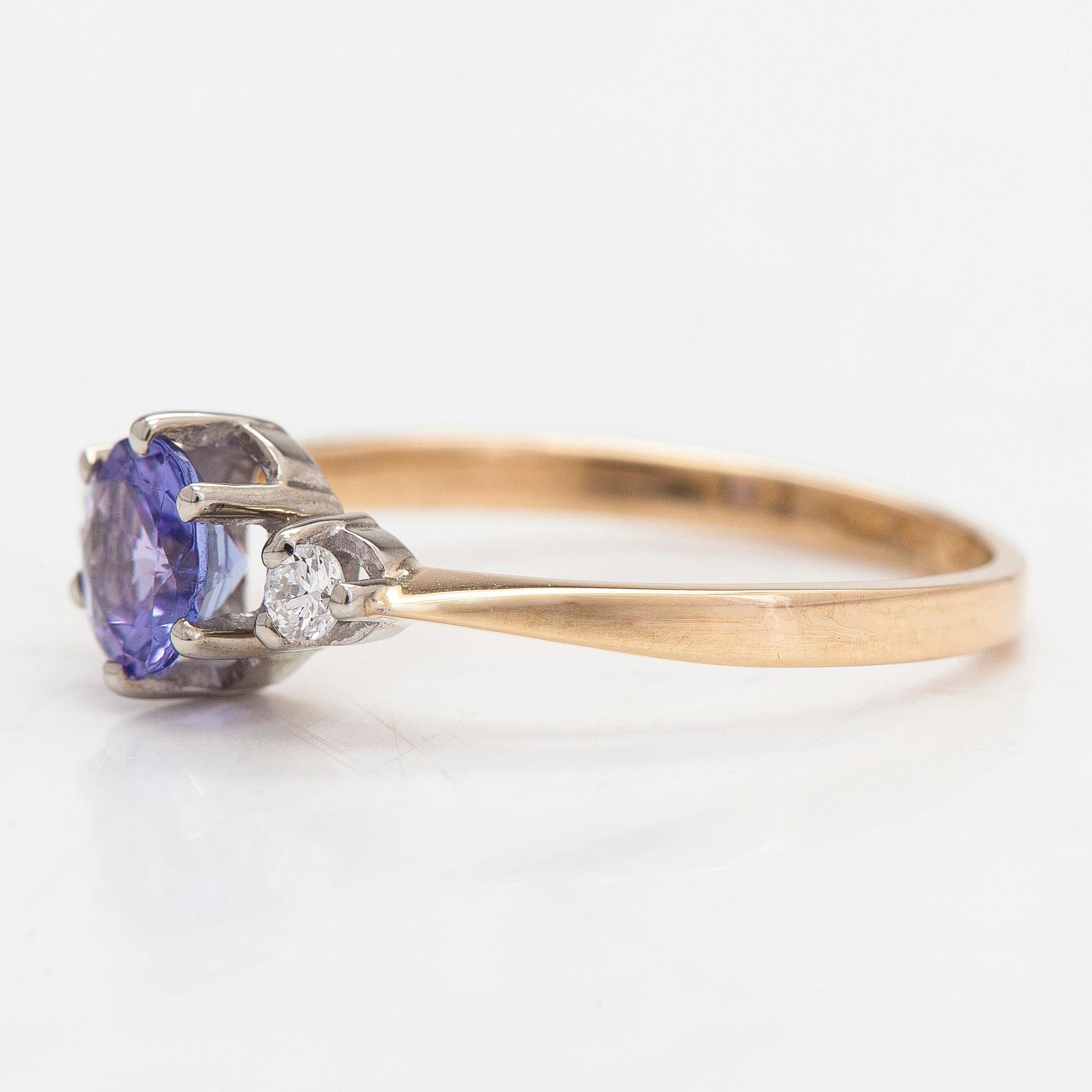 Ring, 18K vitguld, tansanit och diamanter tot ca 0.04 ct.