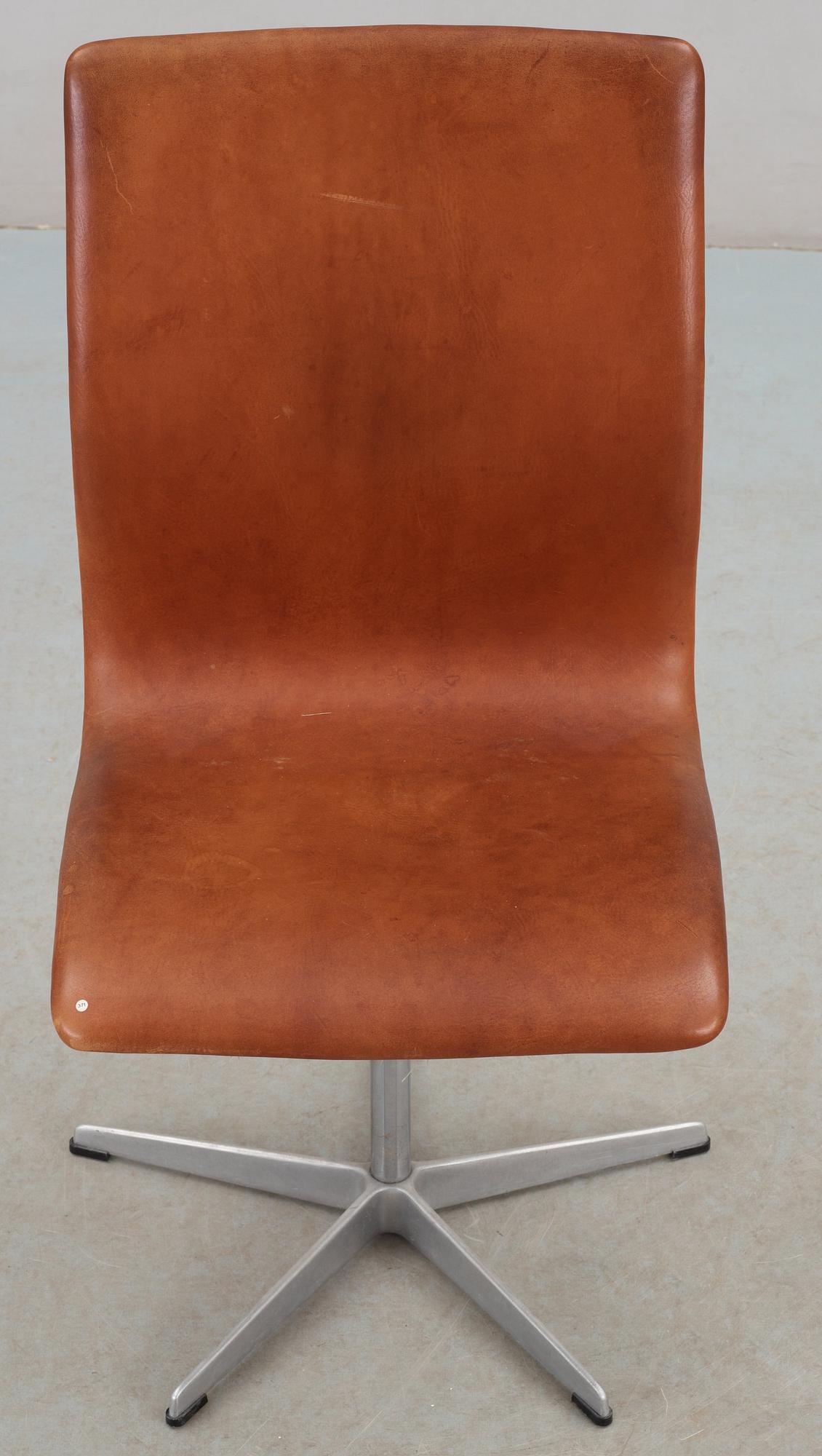 An Arne Jacobsen 'Oxford' brown leather and aluminium chair, Fritz Hansen, Denmark.
