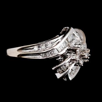 RING, 10 k vitguld, diamanter ca 0.75 ct.