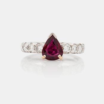 676. A 2.17 ct drop shaped ruby and brilliant cut diamond ring. Mandelstam 'Stardust'.
