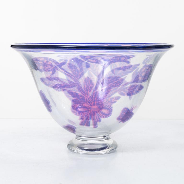 Wilke Adolfsson, a glass bowl.