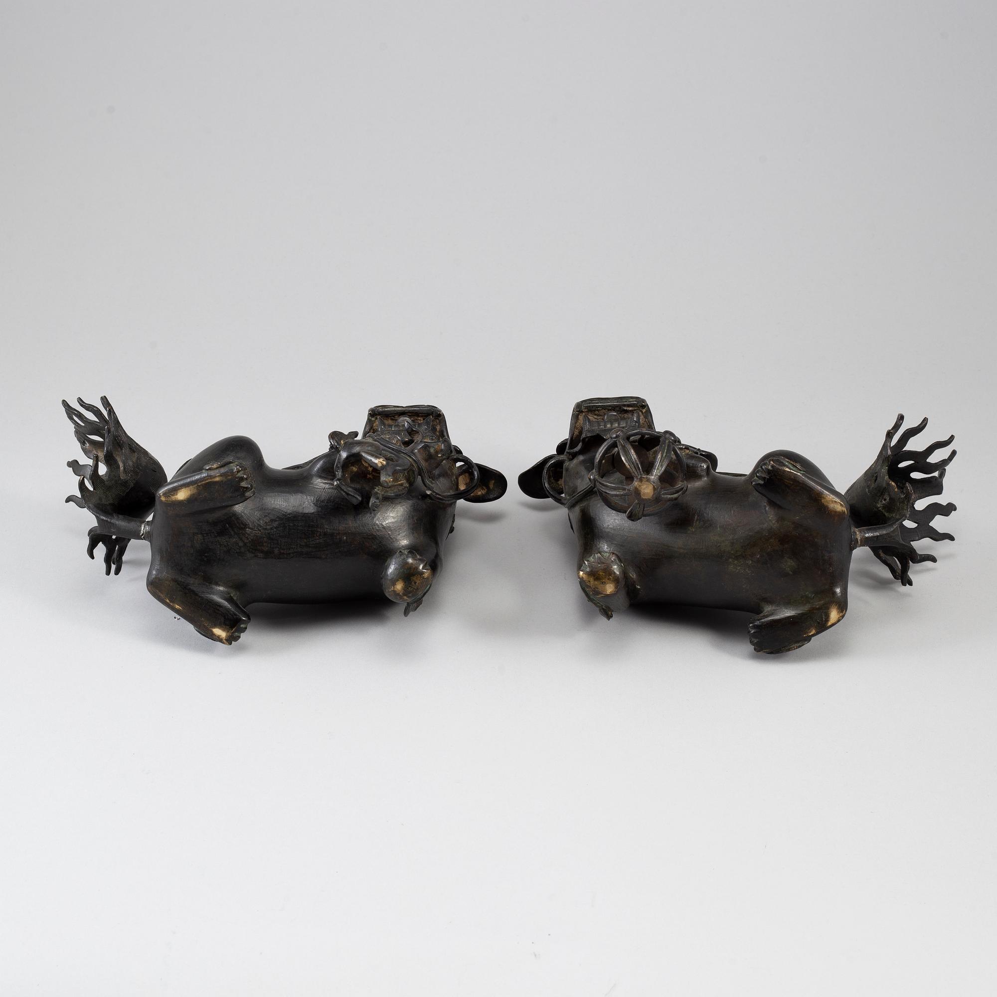 Two bronze figures of a buddhist lion, late Qing.