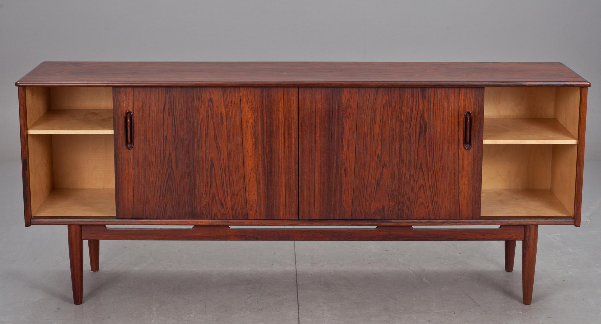 SIDEBOARD, Troeds, Bjärnum, 1900-talets andra hälft.