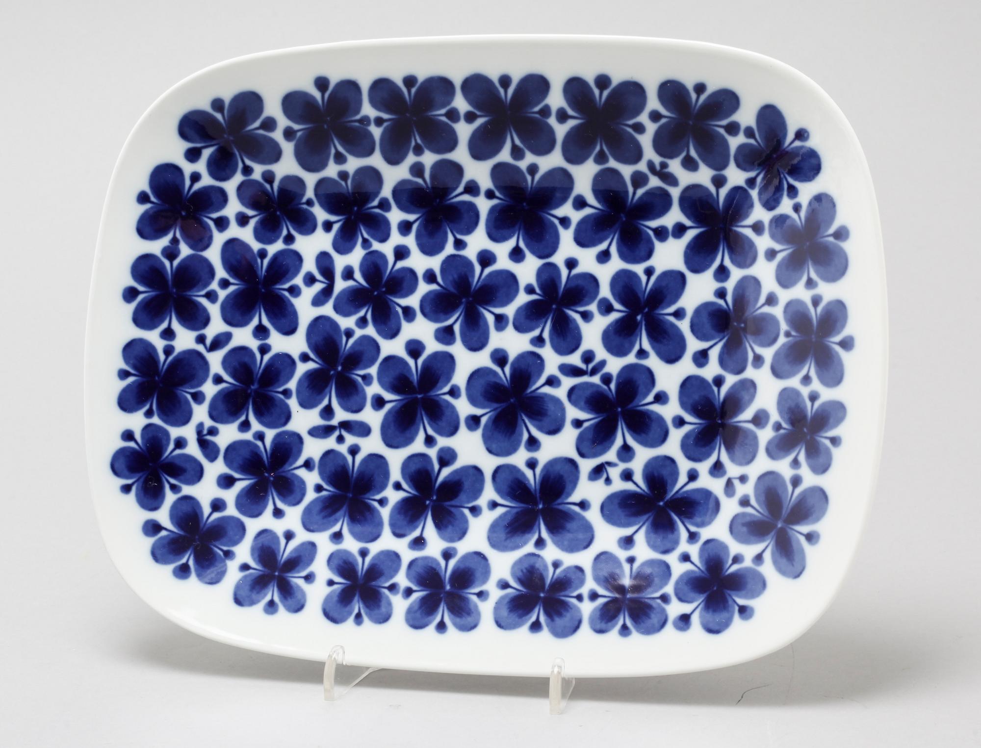 44 pieces of porcelain tableware by Marianne Westman, model "Mon Ami", for Rörstrand, 20th century.