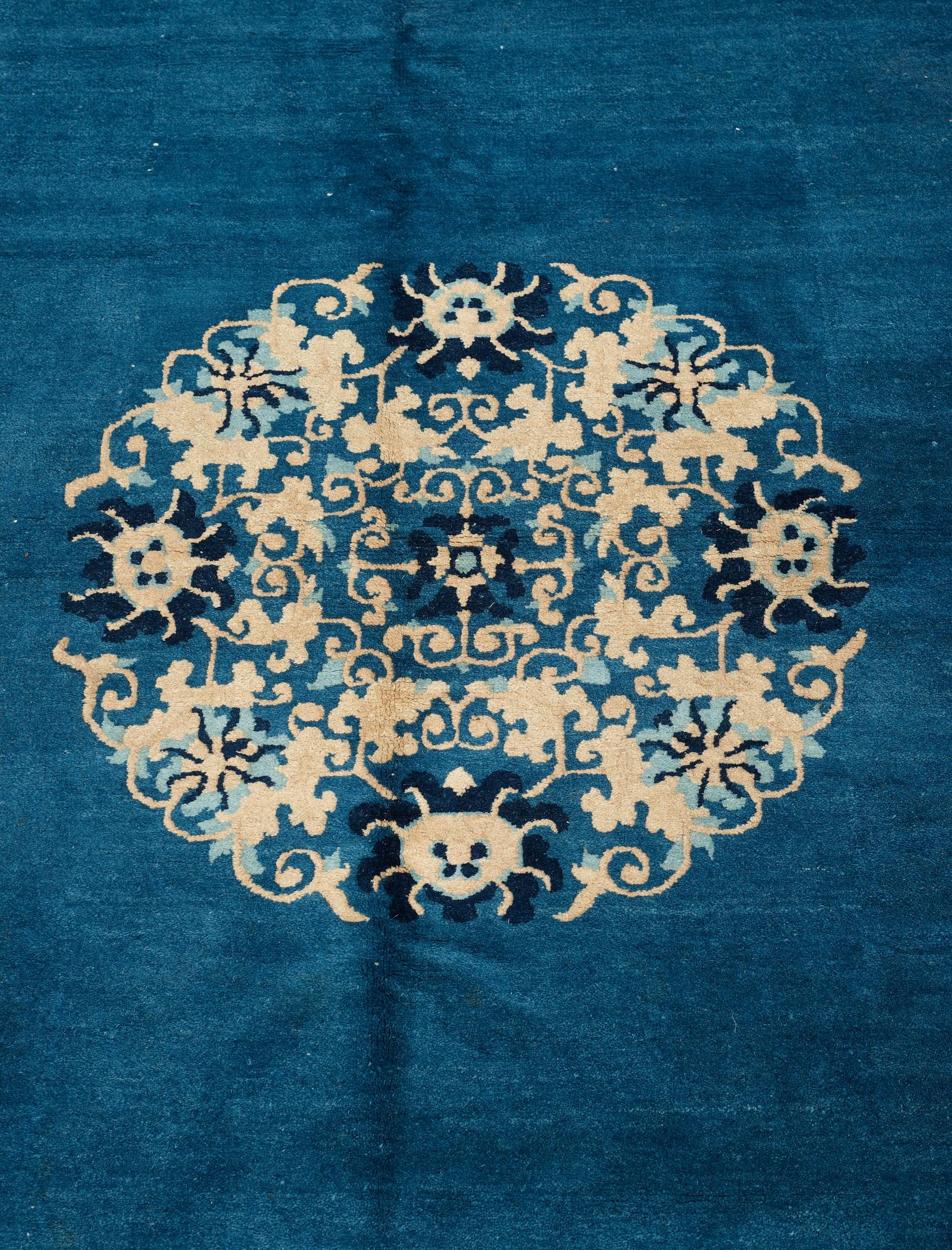 SEMI-ANTIQUE CHINESE, probably Beijing. 351,5 x 276 cm.
