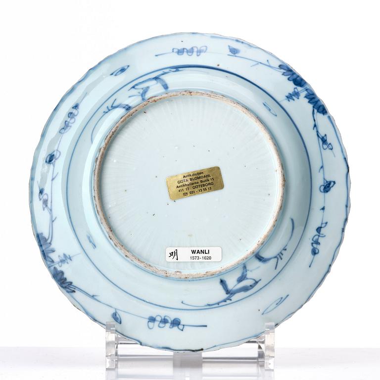 A set of two blue and white kraak dishes, Ming dynasty, Wanli (1572-1620).