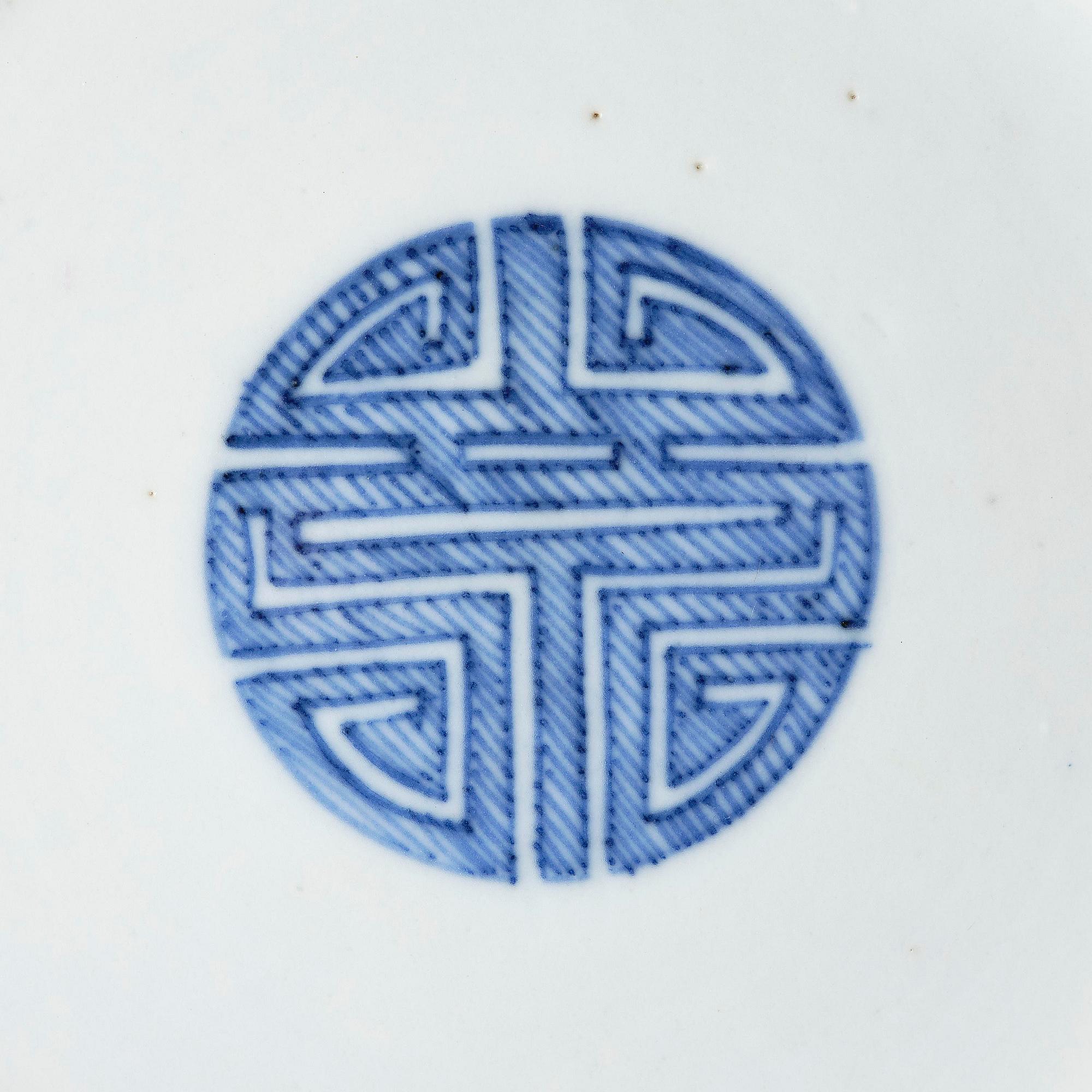 A set of five blue and white cups and a saucer, Qing dynasty, 19th century for the Vietnamese market.