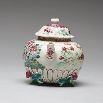 A famille rose tea pot with cover, Qing dynasty, 18th Century.
