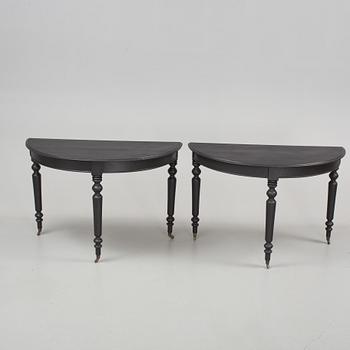 A mid 19th century dining table.