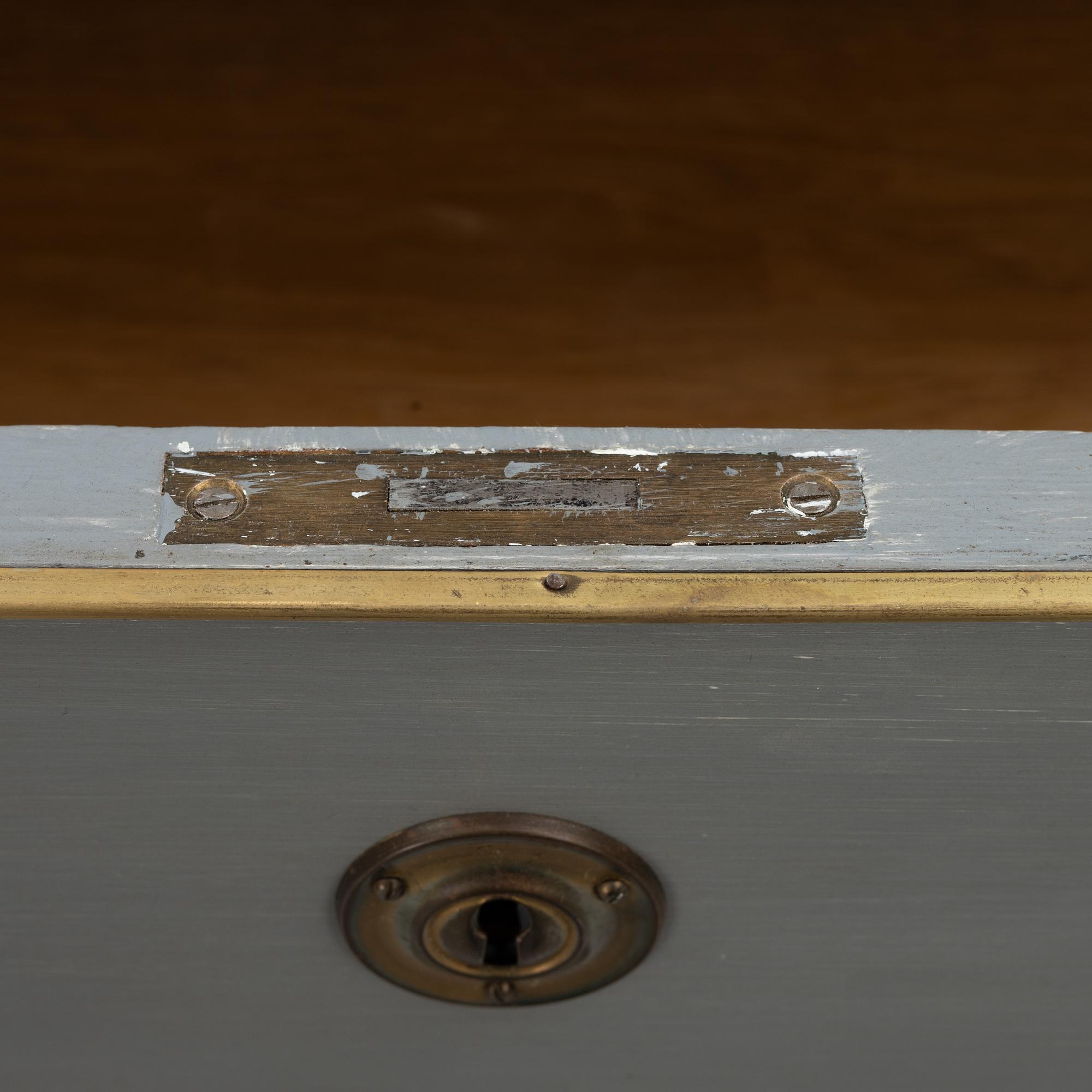 Chest of drawers, Gustavian style, 20th century.