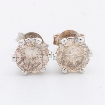 EAARINGS 14K whitegold approx 1,5 ct in total approx N-O very light brown,  Inclusions.