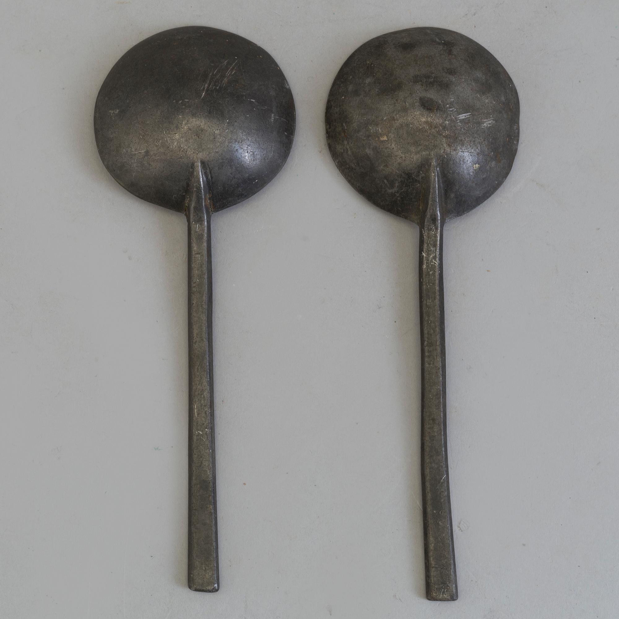 TWO 18TH CENTURY PEWTER SPOONS.