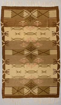 Laila Karttunen, A 1940's Finnish flat weave carpet. Circa 345x220 cm.