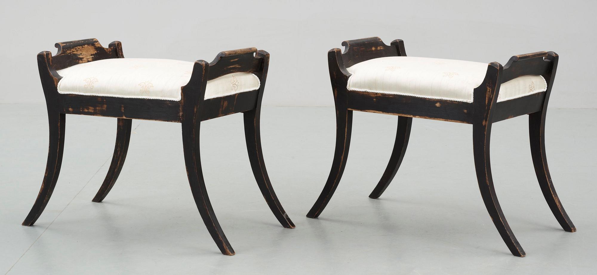 TABURETTER, ett par, sengustavianska 1800-talets början.