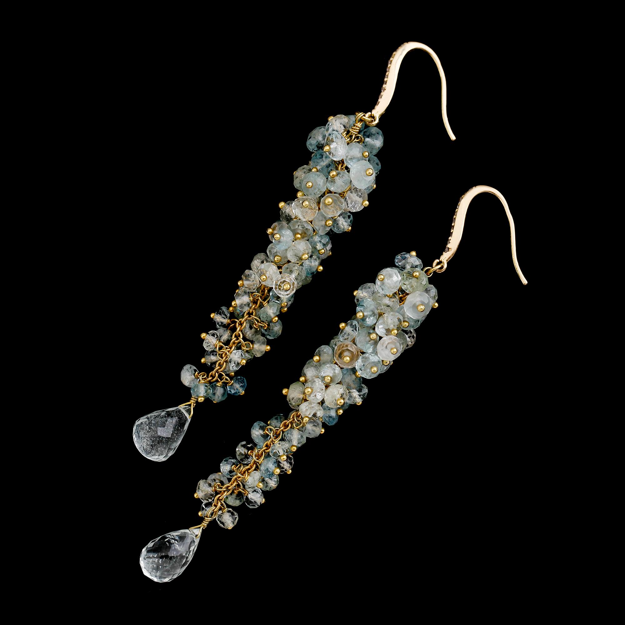 ÖRHÄNGEN, 1 par, 18 k guld, akvamariner och briljantslipade diamanter. Tot vikt ca 13 g.