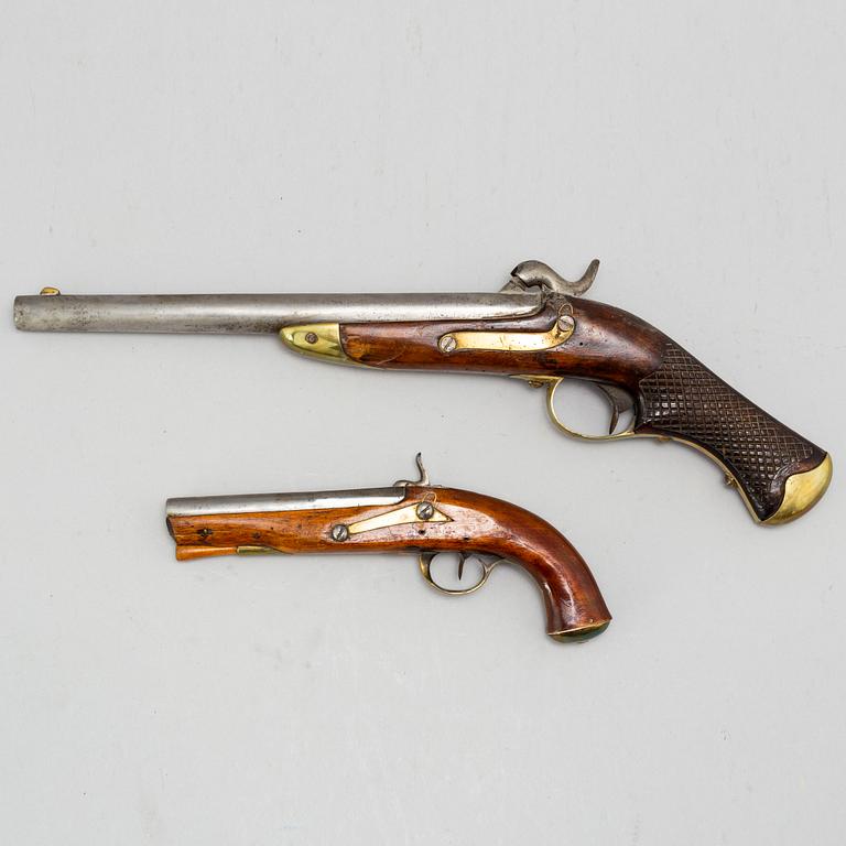 SLAGLÅSPISTOLER, 2 st, svenska, bla m/1850.