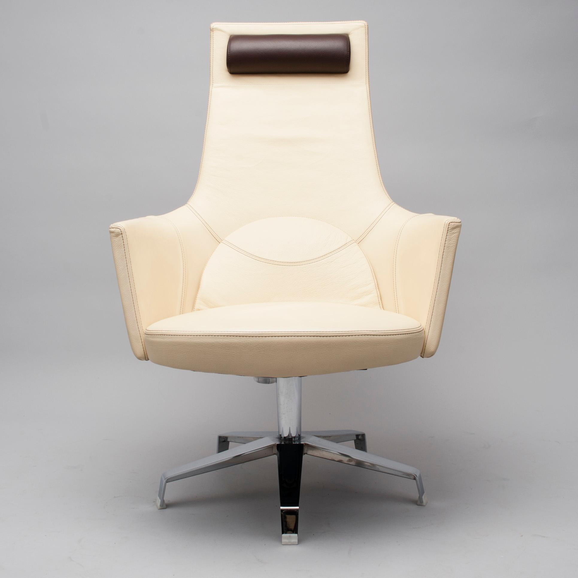 FÅTÖLJ med FOTPALL, "Cooper", Gunilla Allard, Lammhults. 2000-tal.