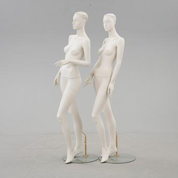 SKYLTDOCKOR, 2 st, Escada, 1996, stämpelmärkta.