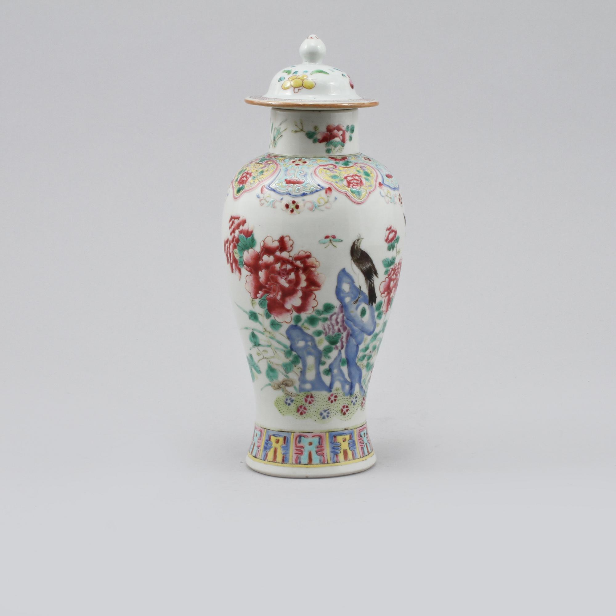 LOCKURNA, porslin, Kina, 1700-tal.
