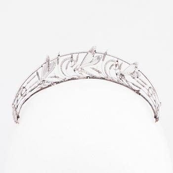 An important Boucheron dragonfly tiara, 1909, platinum set with diamonds.