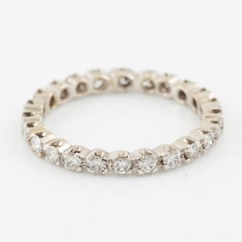 Alliansring, helallians, 14K vitguld med briljantslipade diamanter.