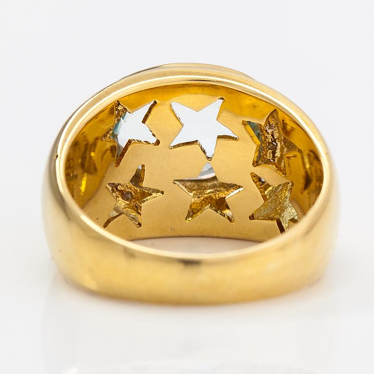 A 14K gold ring with an aquamarine and diamonds ca. 0.06 ct in total.