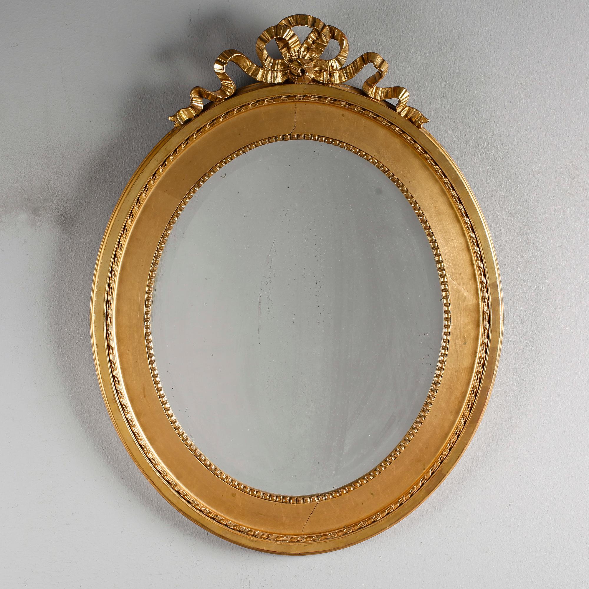 SPEGEL, förgylld och bronserad, gustaviansk stil, 1900-talets första hälft.