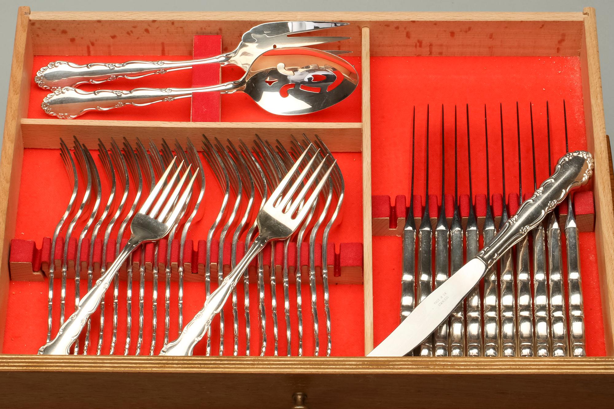 BESTICKSERVIS, ca 125 delar, nysilver, Oneida, England, 1900-talets andra hälft.