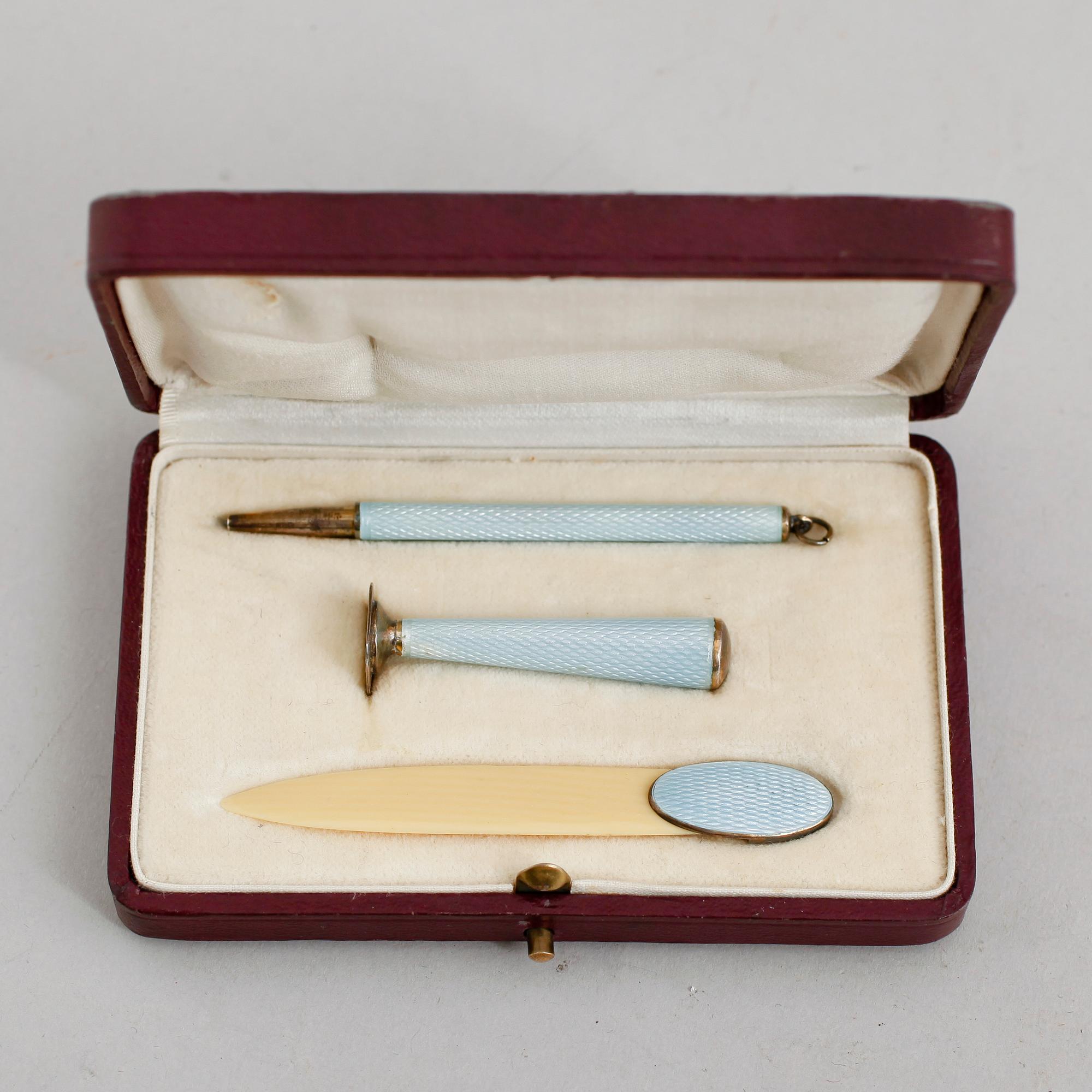 SKRIVSET, 3 delar, silver och emalj, svenska importstämplar, 1900-talets första hälft.