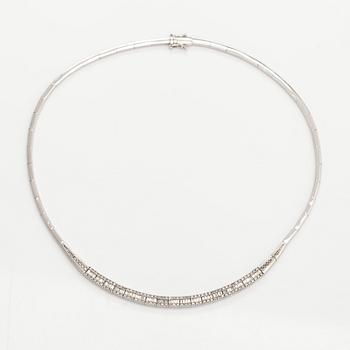 A 14K white gold necklace with diamonds ca. 1.30 ct in total.