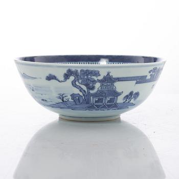 A blue and white porcelain bowl, China, Jiaqing (1796-1820).