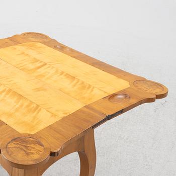 Game table, 19th century.