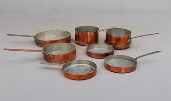 SAMLING KASTRULLER OCH LOCK, 7 delar, koppar, 1800-tal.