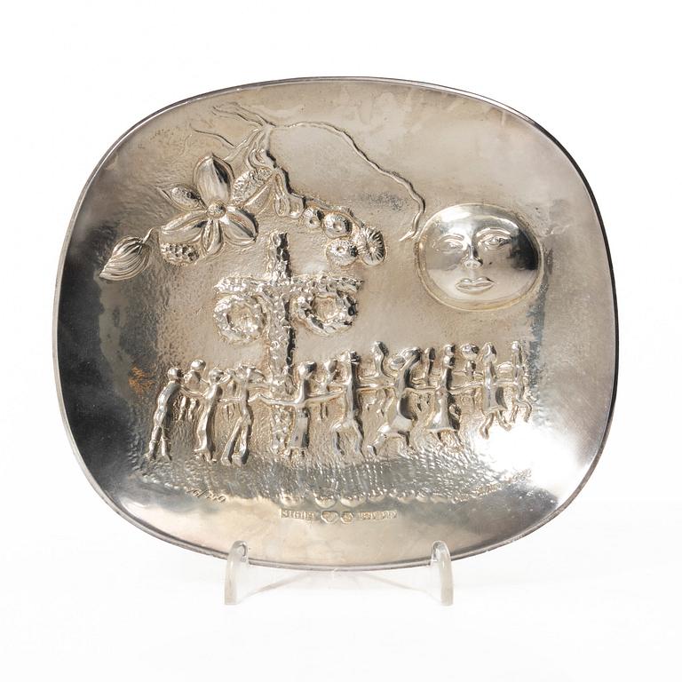 Olle Ohlsson, A silver dish, signed 1978 and numbered 76/350, Silvergillet AB, Malmö 1978.