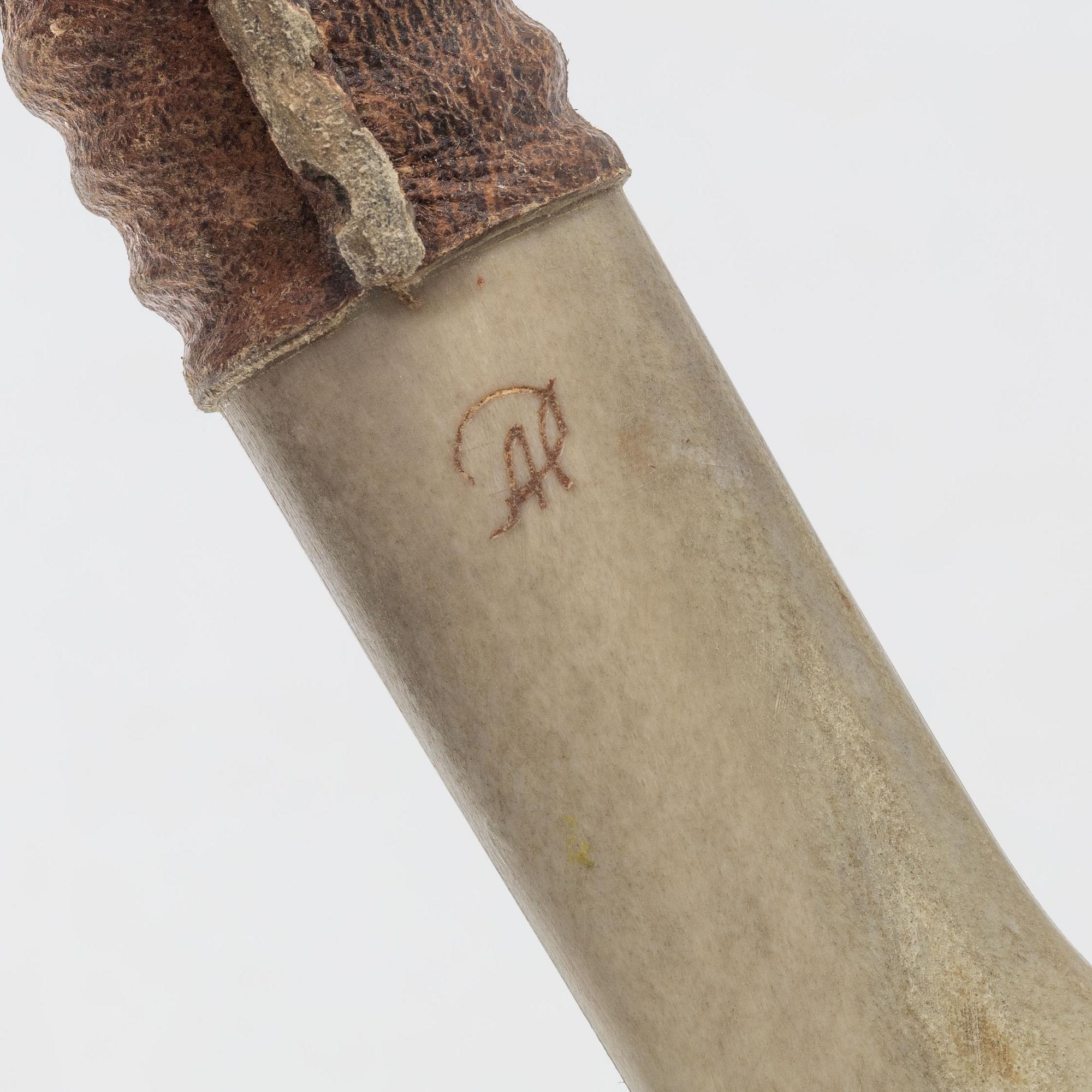 Eight knives, of which seven are half-horn knives, signed.