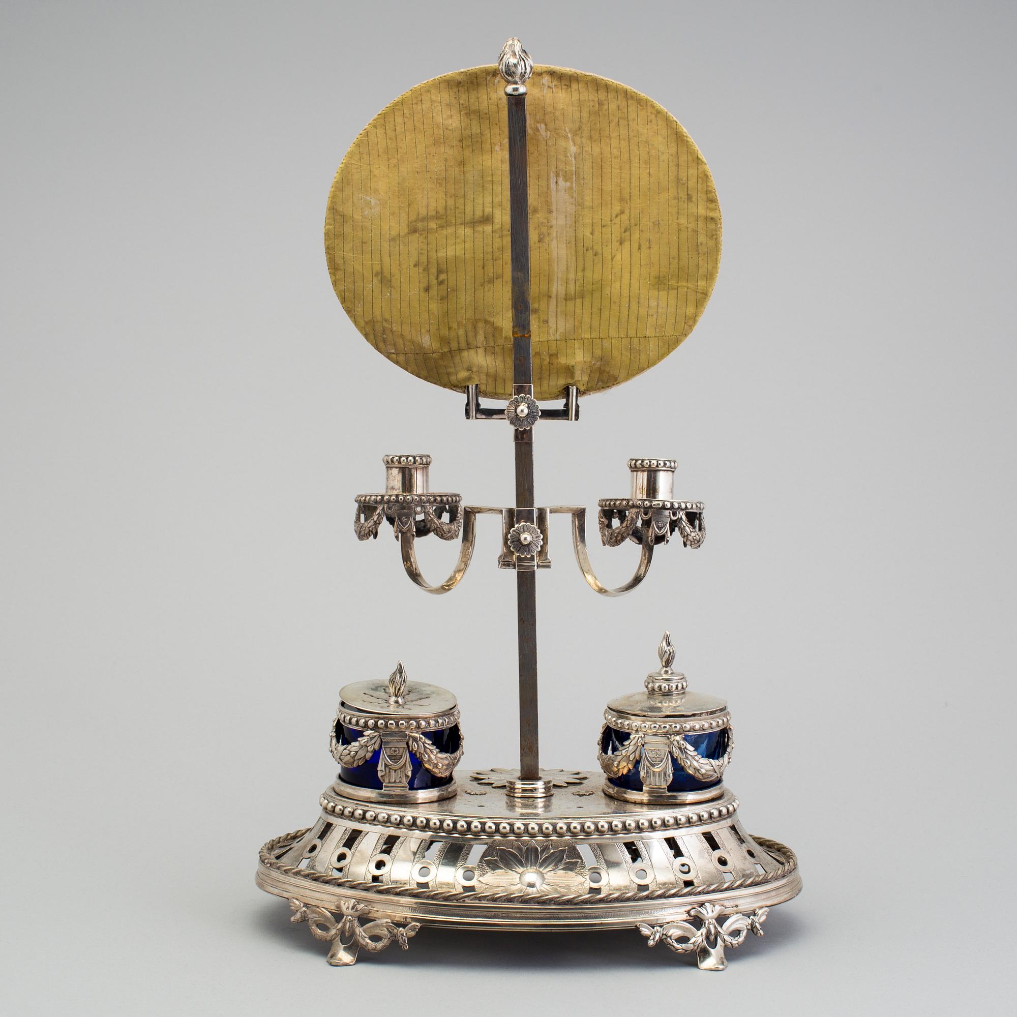 WILHELM SMEDBERG, Karlstad 1788. Skrivbordslampa för två ljus, gustaviansk.