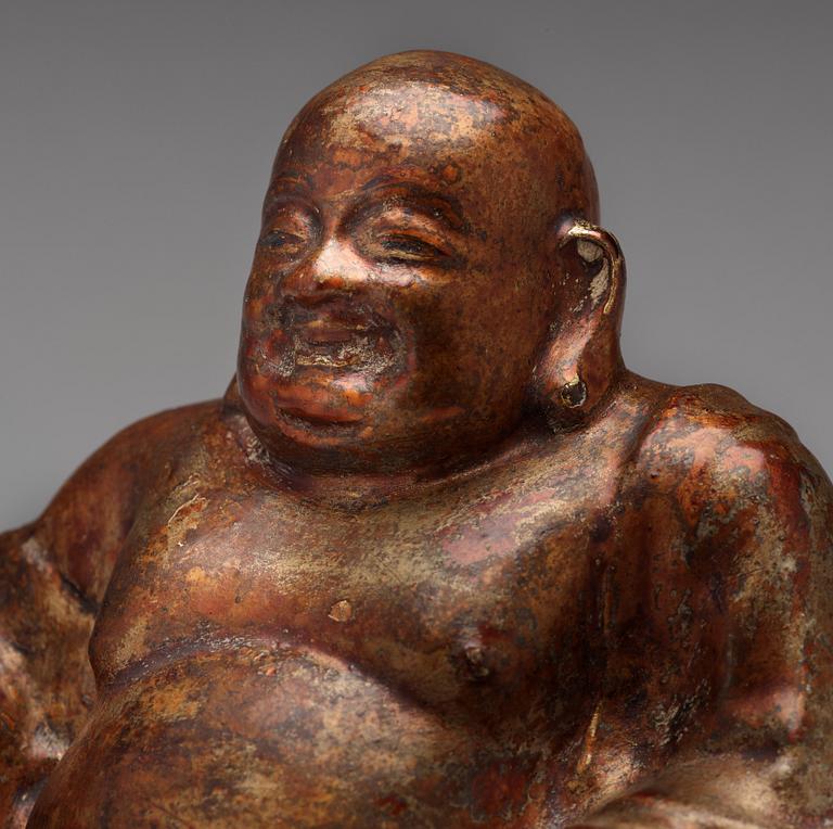 A seated figure of a bronze buddai, 17th/18th Century.