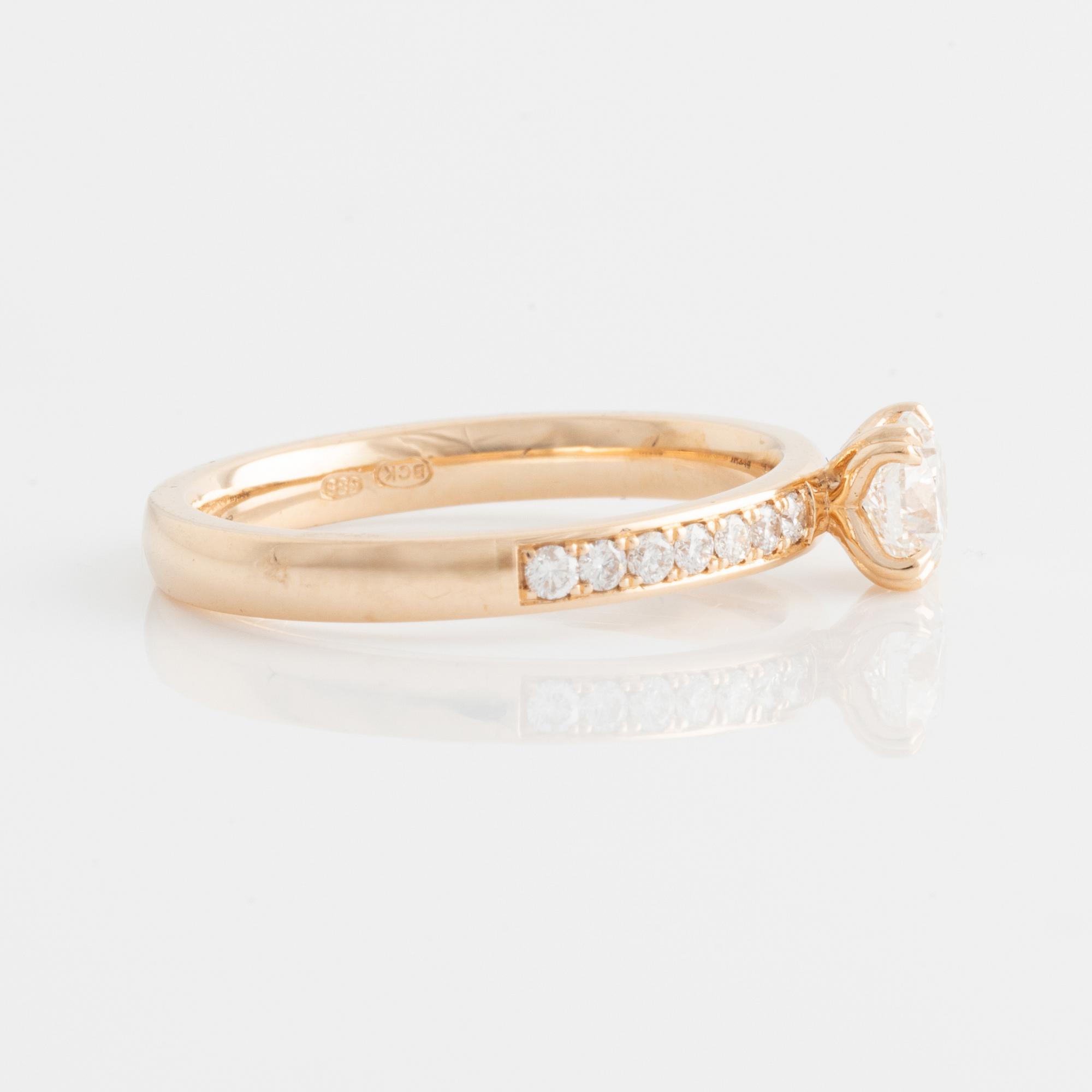 Ring with brilliant-cut diamond.