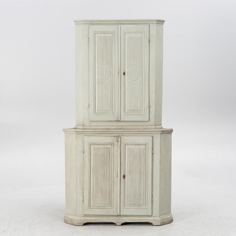 An early 19th century Gustavian corner cabinet, Sweden.