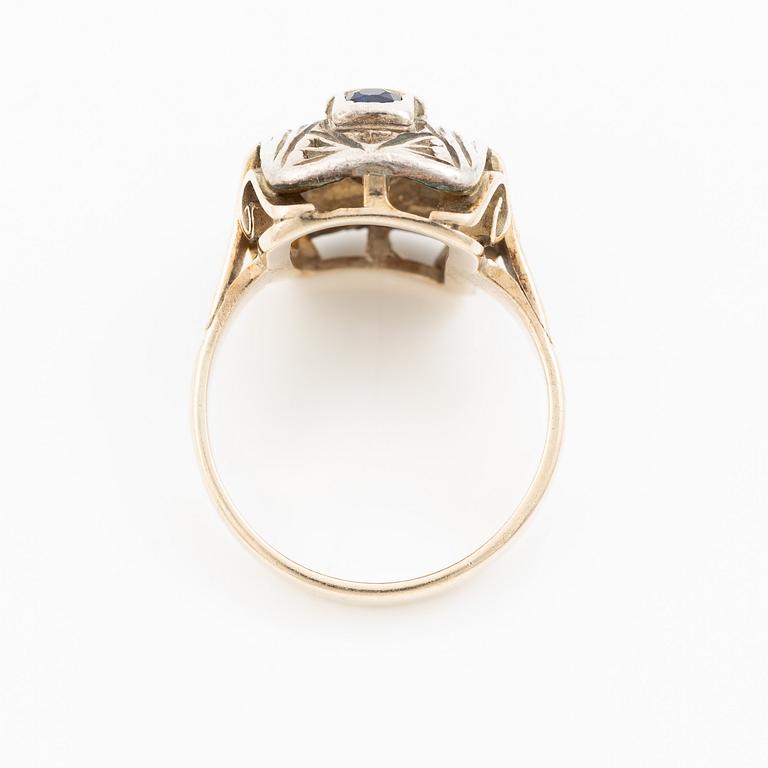 Ring 14K guld med små safirer och gammalslipad diamant.