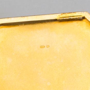 CIGARETTETUI, guillocherad emalj och sterlingsilver, engelska importstämplar, London 1927. Vikt 82 g.