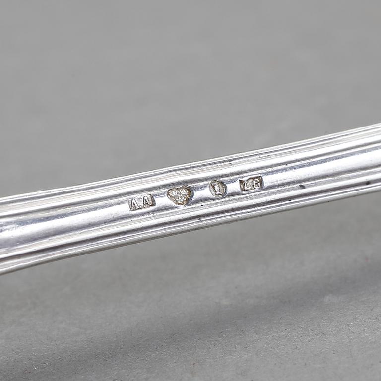 PARTI SILVER, 19 delar, silver, bland annat av modell "Olga", 1900-talets första hälft. Vikt ca 930 gram.